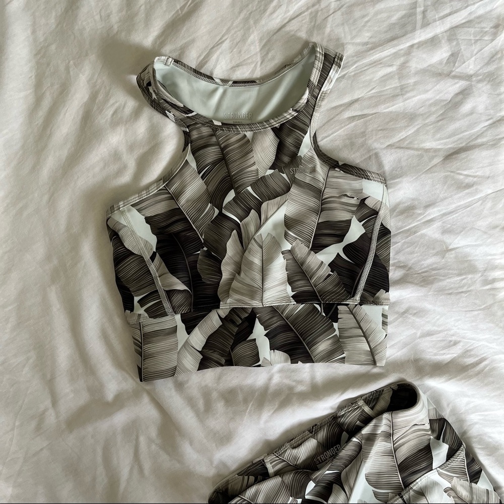 Stronger Label Palm Leaf Print Exercise Crop Top size S